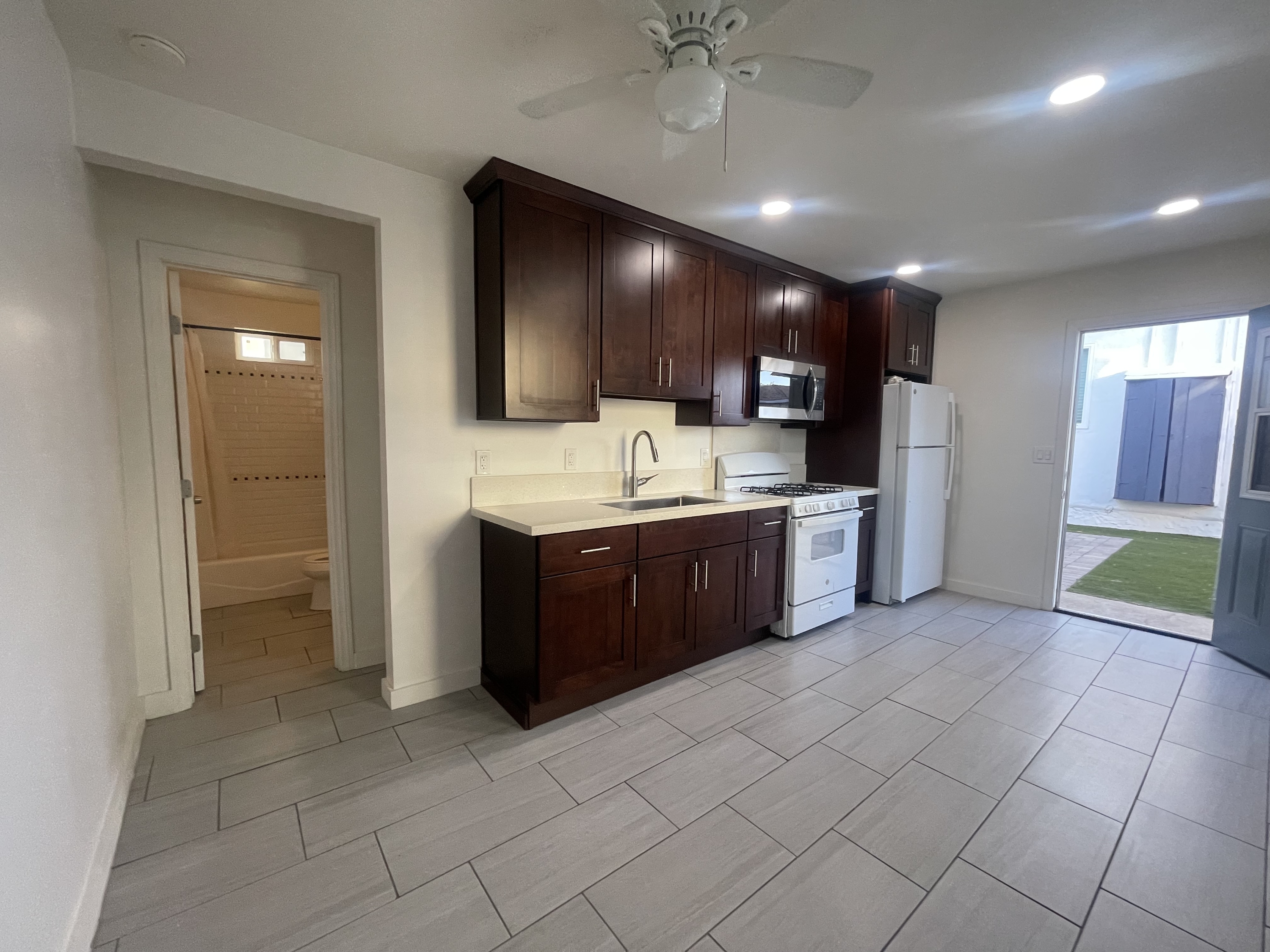 941 Thomas Avenue #A