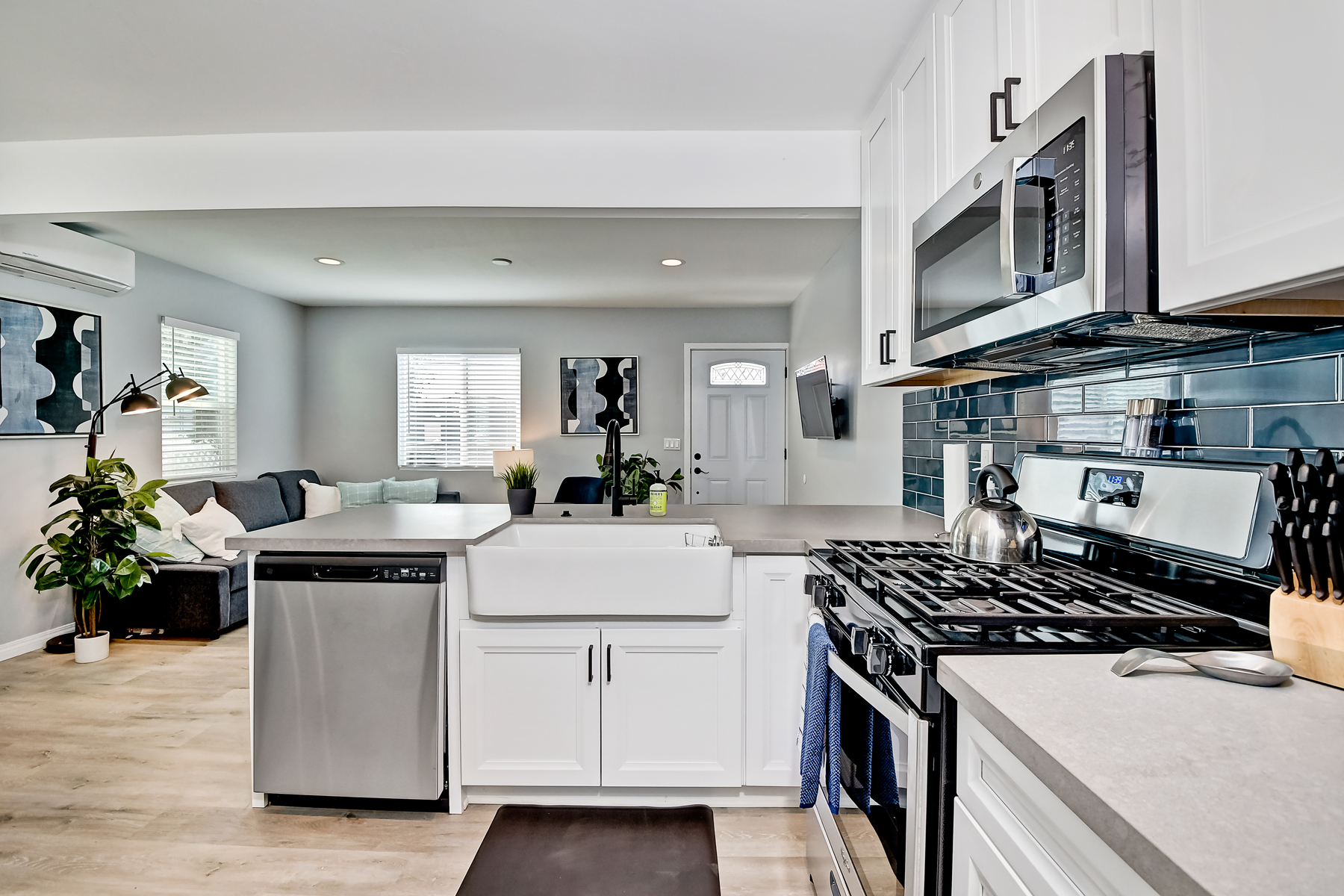 6840-42 Tower Street - 6842